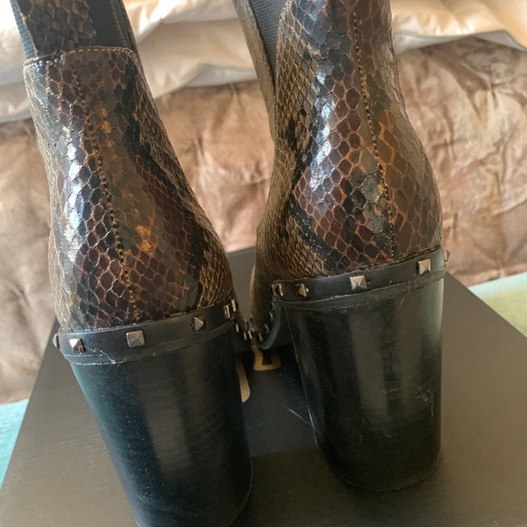 Charles David size 10 snakeskin ankle boots, brand new - Picture 6 of 6